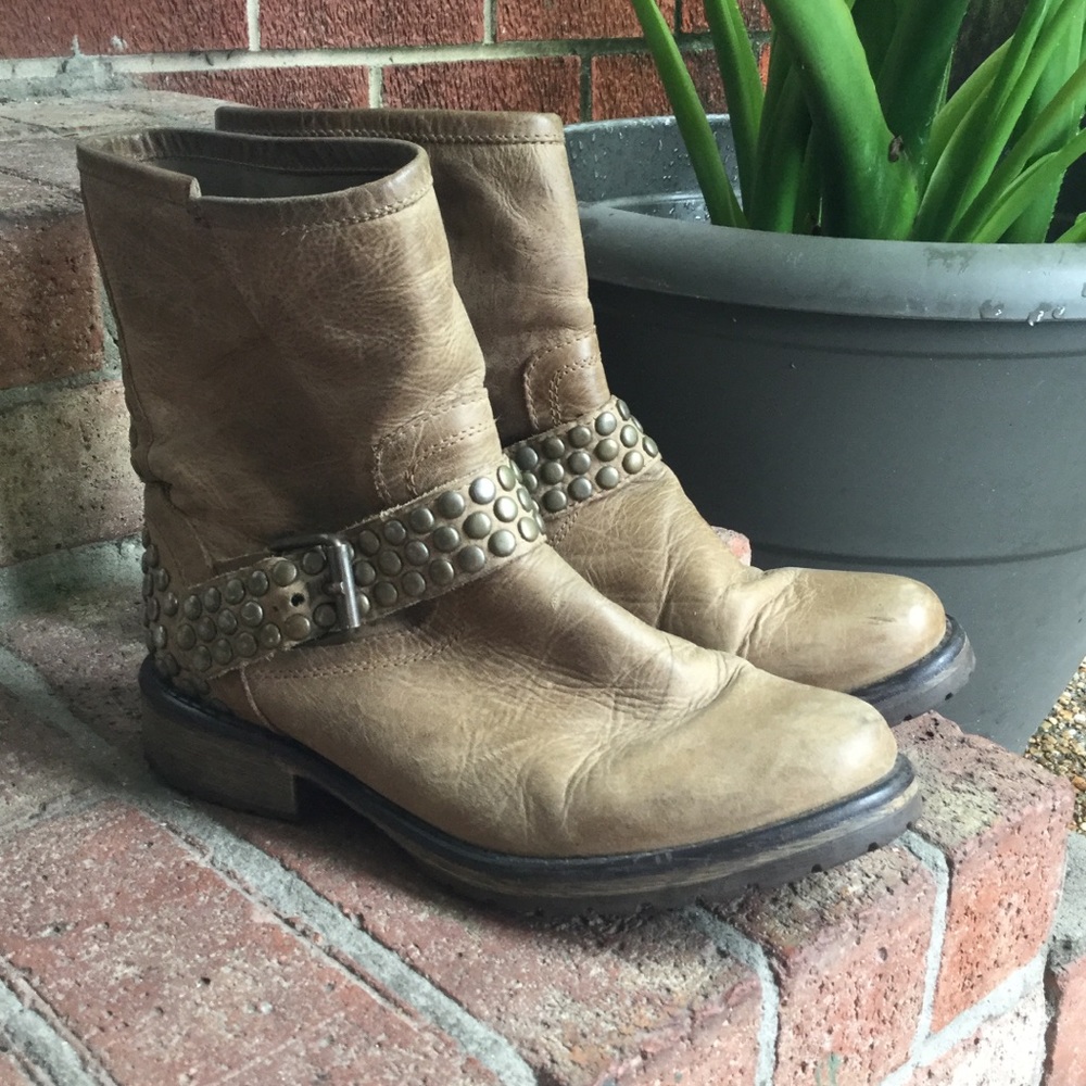 Steve Madden leather boots 8M studded booties
